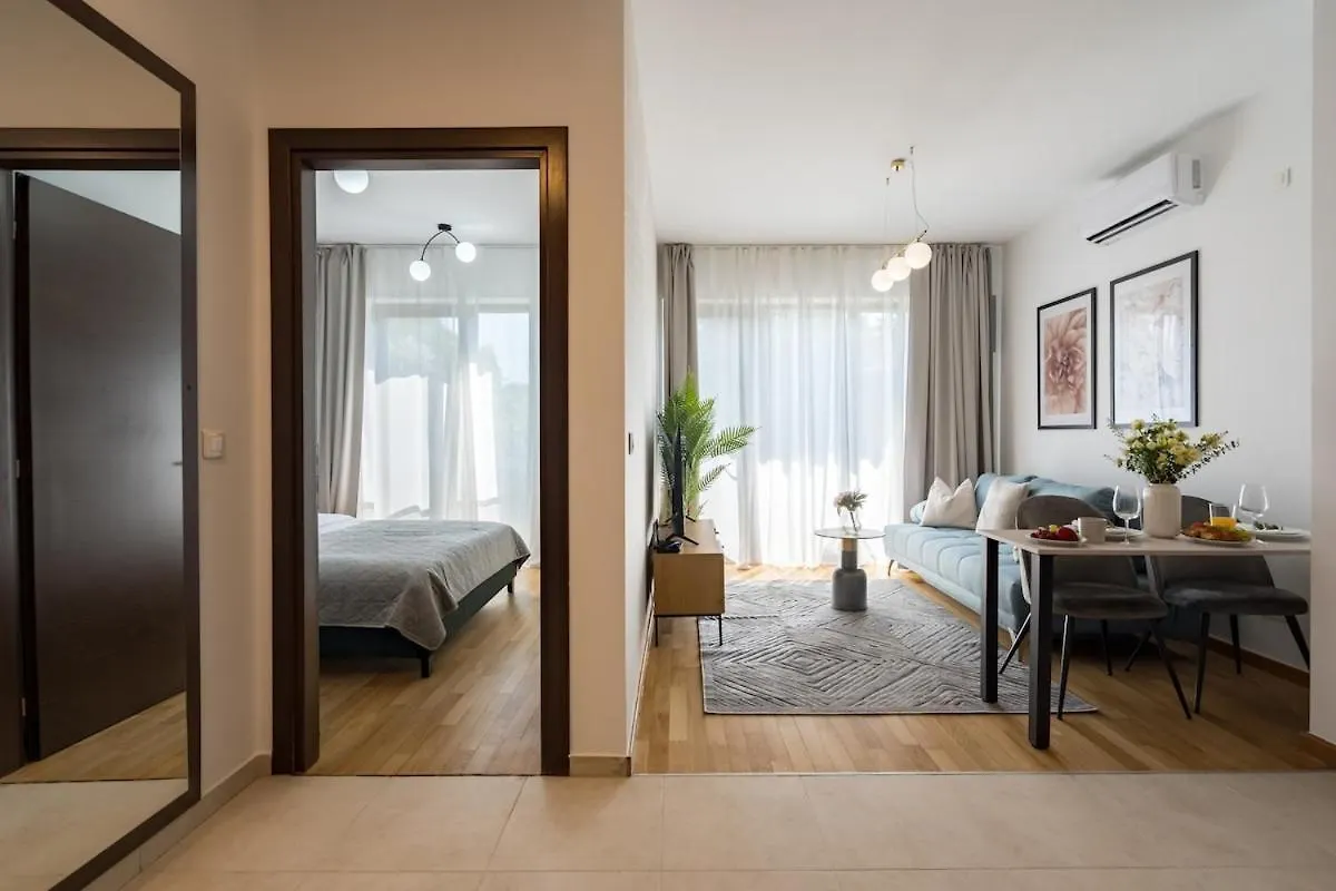 Vivando - Sunny 1Br - Green View Balcony - Parking Bucharest Apartment