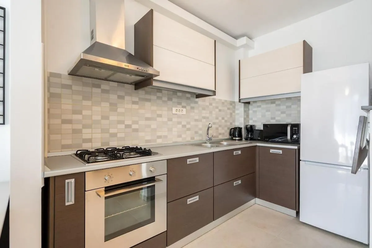 Apartment Vivando - Sunny 1Br - Green View Balcony - Parking Bucharest