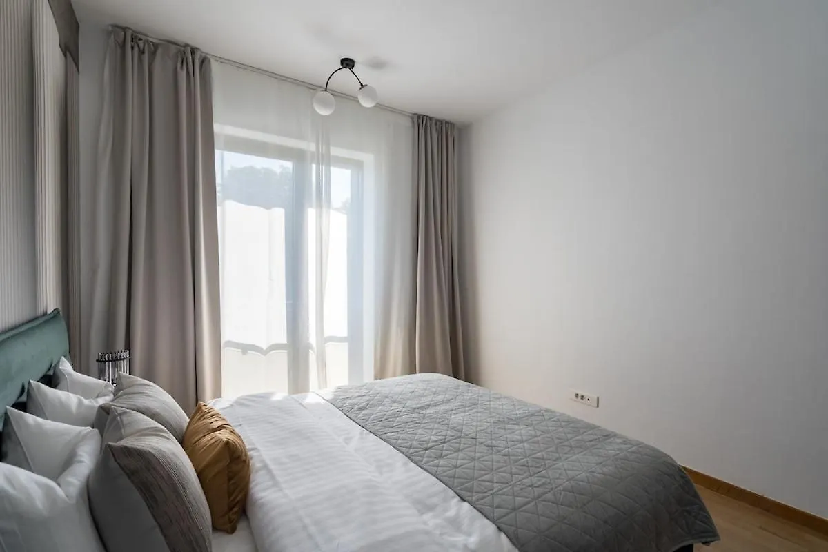 Vivando - Sunny 1Br - Green View Balcony - Parking Bucharest Apartment