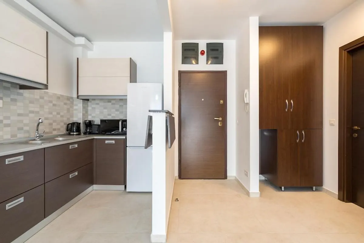 Vivando - Sunny 1Br - Green View Balcony - Parking Bucharest 0*,  Romania