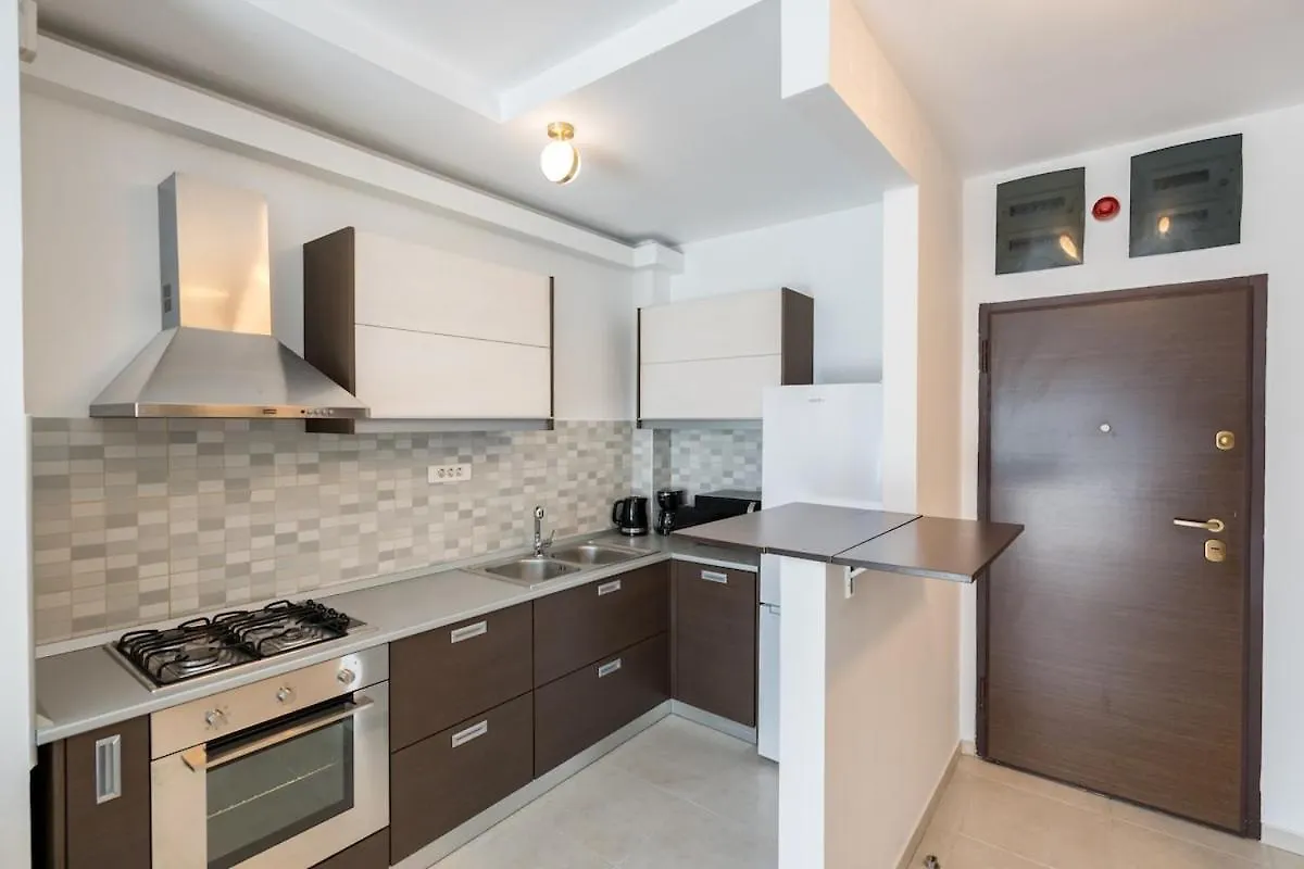 Apartment Vivando - Sunny 1Br - Green View Balcony - Parking Bucharest Romania