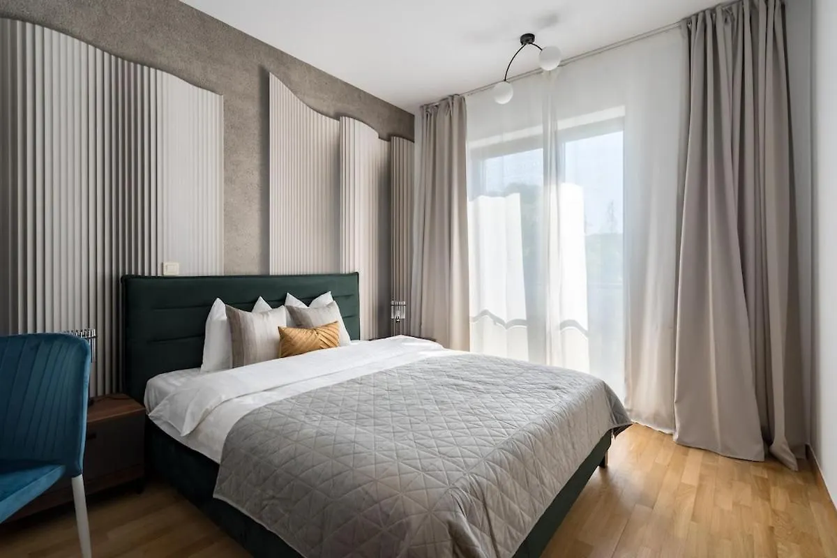 Vivando - Sunny 1Br - Green View Balcony - Parking Bucharest Apartment