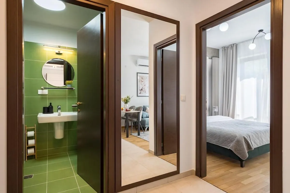 Vivando - Sunny 1Br - Green View Balcony - Parking Bucharest 0*,