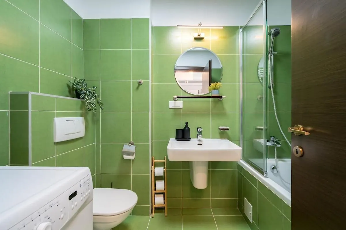 Apartment Vivando - Sunny 1Br - Green View Balcony - Parking Bucharest