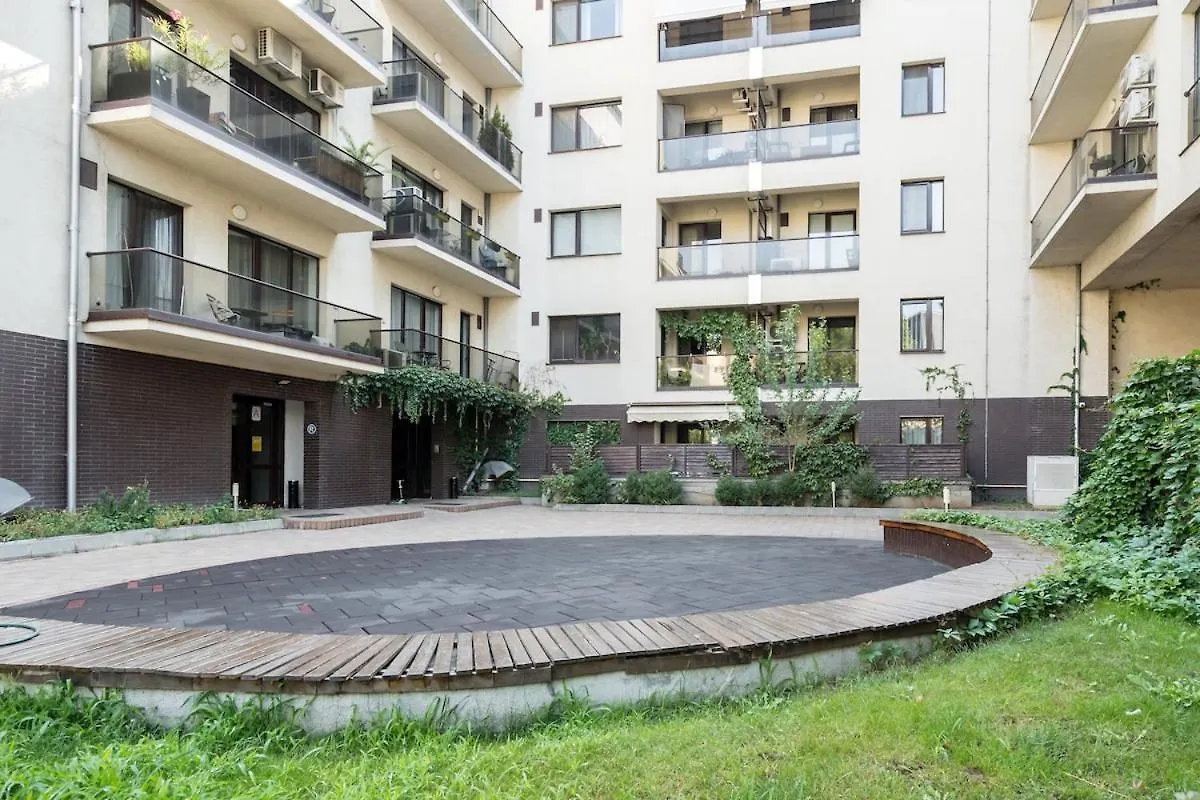 Vivando - Sunny 1Br - Green View Balcony - Parking Bucharest Romania