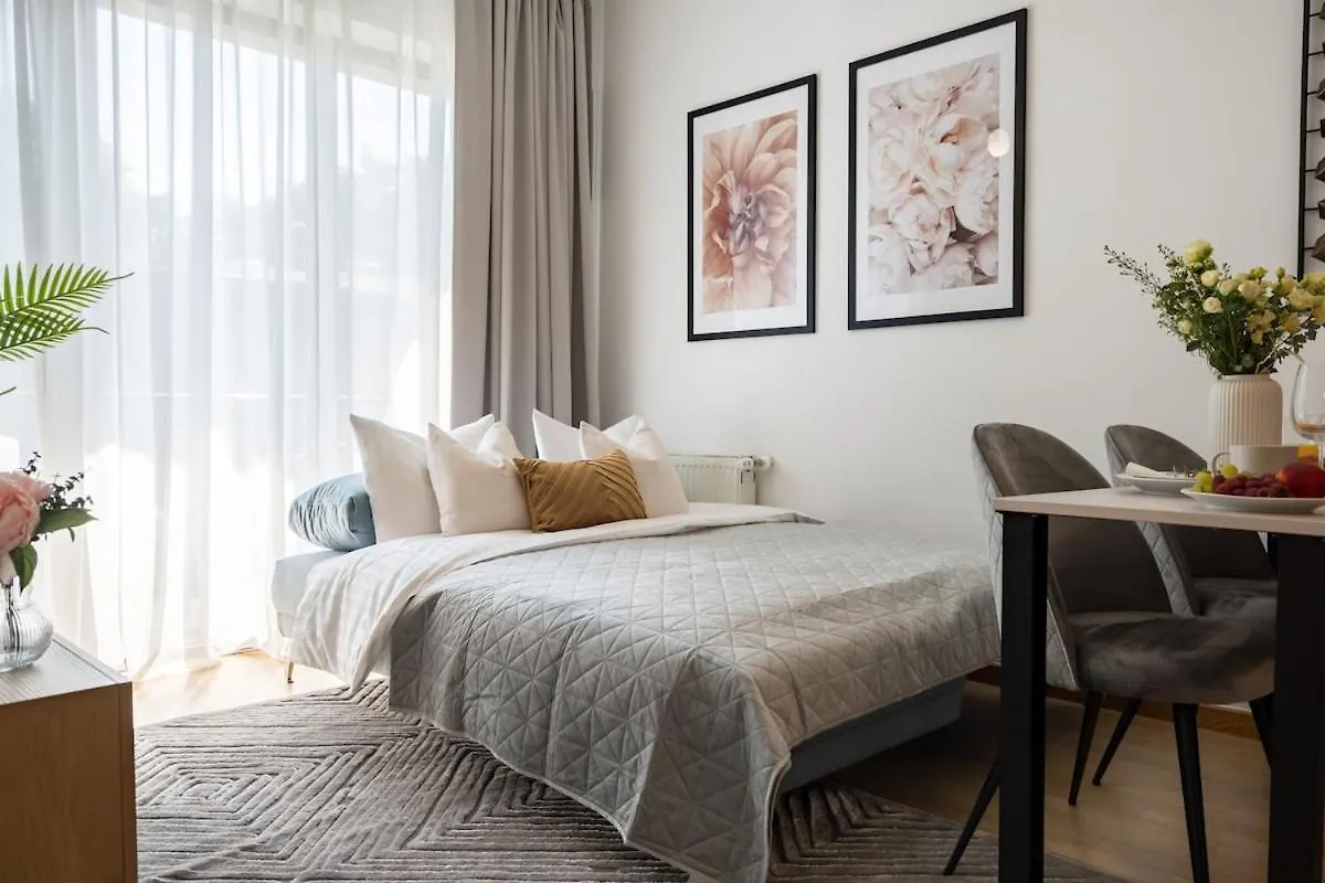 Vivando - Sunny 1Br - Green View Balcony - Parking Bucharest Apartment
