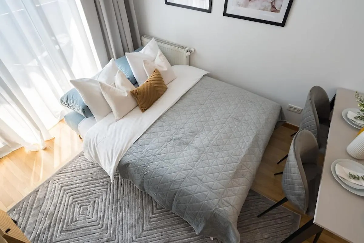 Vivando - Sunny 1Br - Green View Balcony - Parking Bucharest 0*,  Romania