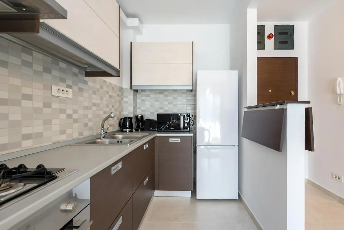 Vivando - Sunny 1Br - Green View Balcony - Parking Bucharest Apartment