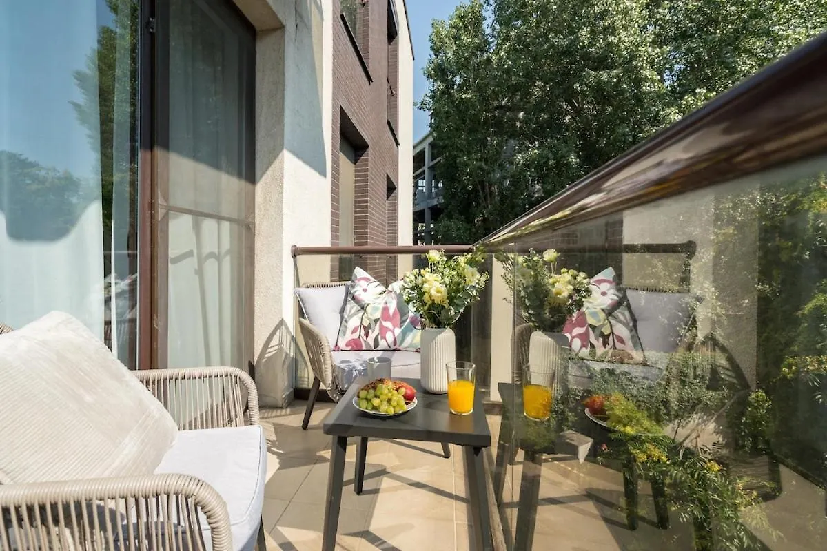 Vivando - Sunny 1Br - Green View Balcony - Parking Bucharest Apartment