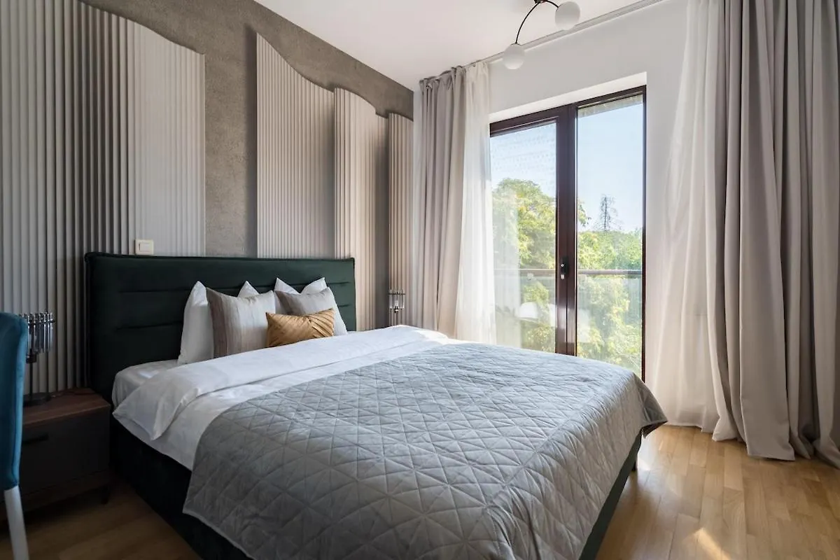 Vivando - Sunny 1Br - Green View Balcony - Parking Bucharest 0*,  Romania
