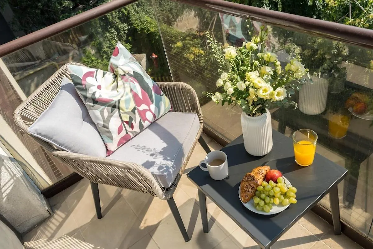 Vivando - Sunny 1Br - Green View Balcony - Parking Bucharest Apartment