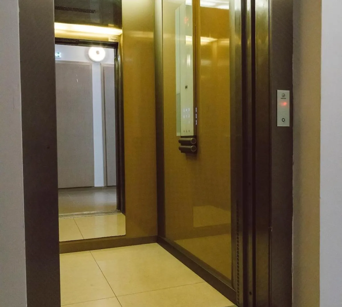 Vivando - Sunny 1Br - Green View Balcony - Parking Bucharest Apartment