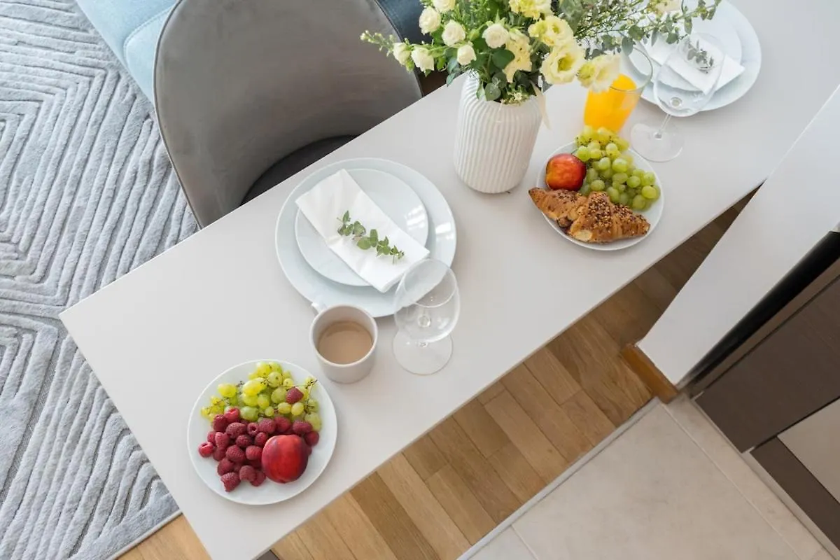 Apartment Vivando - Sunny 1Br - Green View Balcony - Parking Bucharest