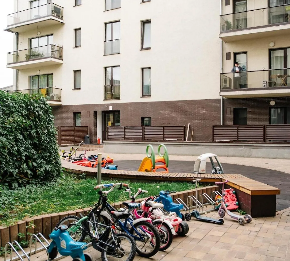 Vivando - Sunny 1Br - Green View Balcony - Parking Bucharest Romania